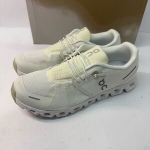 New On Running Cream Athletic Shoes men’s 8 white on clouds